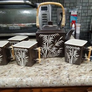 Small tea pot and small tea cups